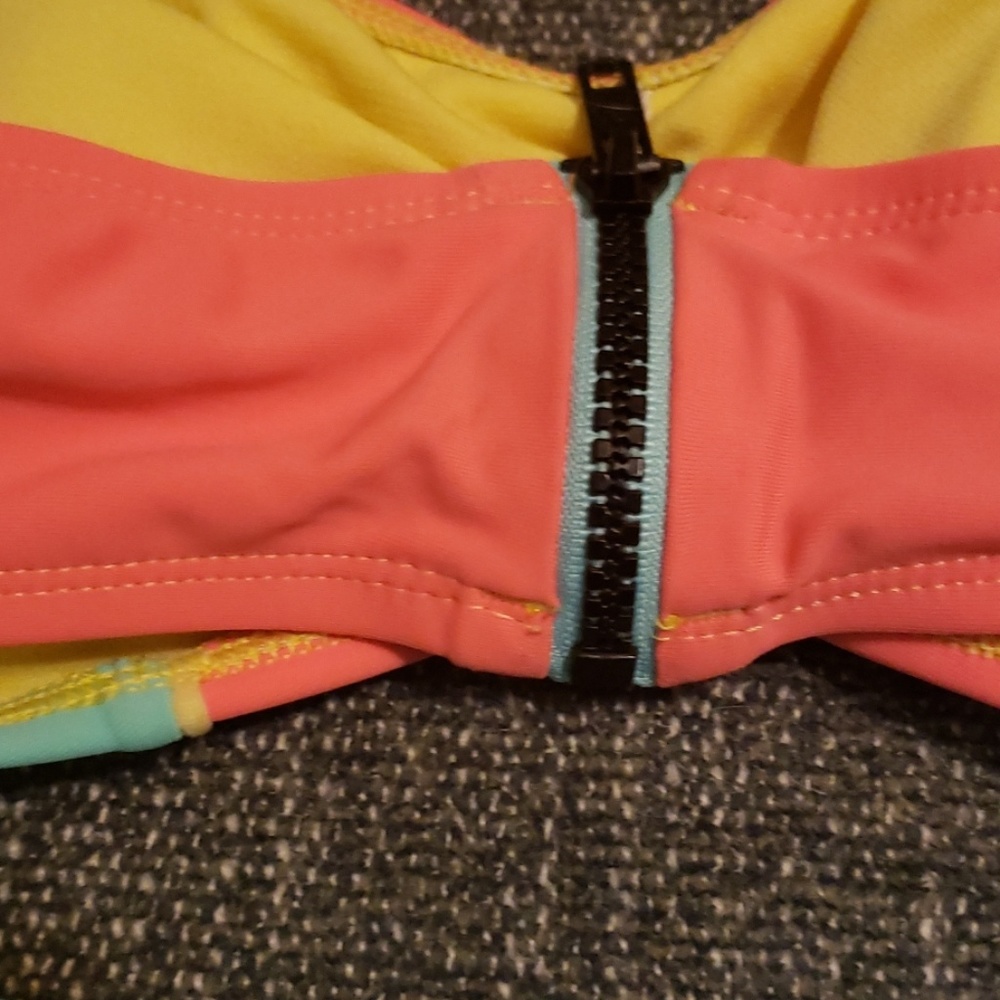 Bikini - Picture 4 of 4